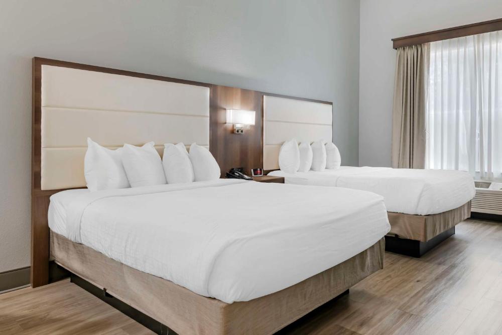Queen Room with Two Queen Beds - Disability Access/Bath Tub interior
