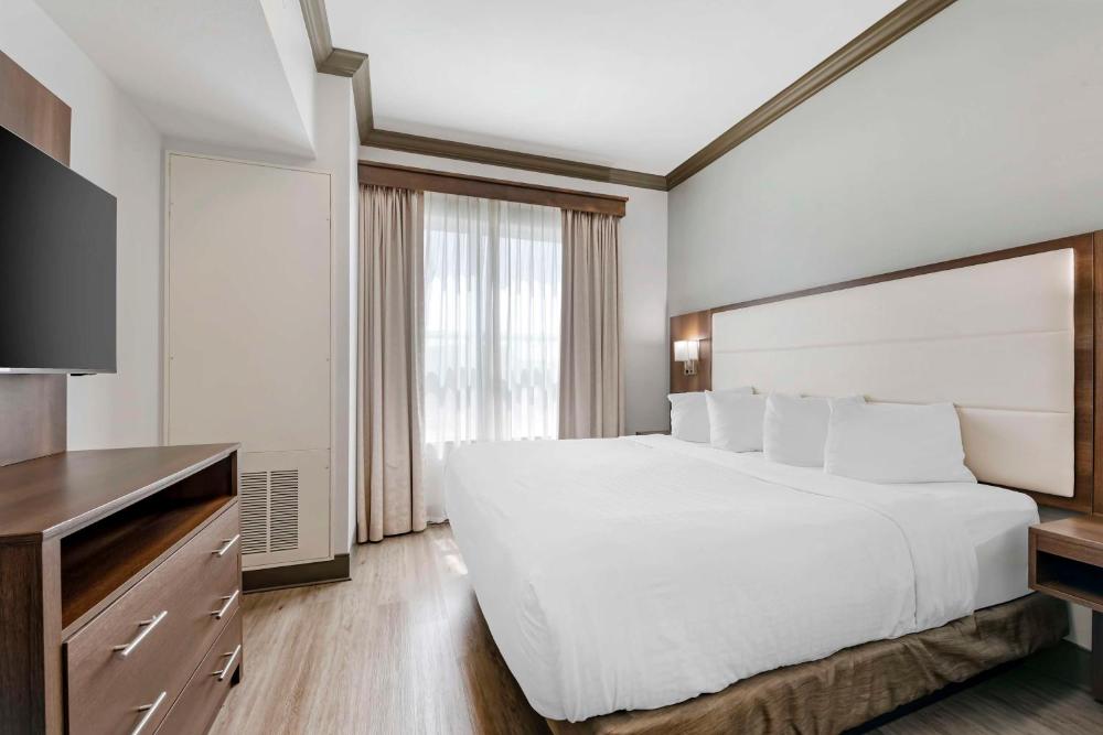 King Suite with Sofa Bed - Hearing Accessible/Non-Smoking interior